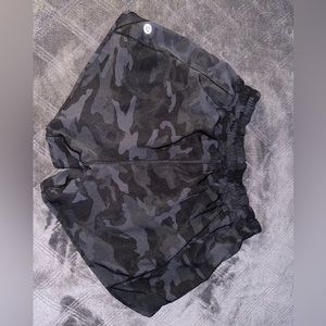 Lululemon Hotty Hot 4 inch Camo Shorts Size 2